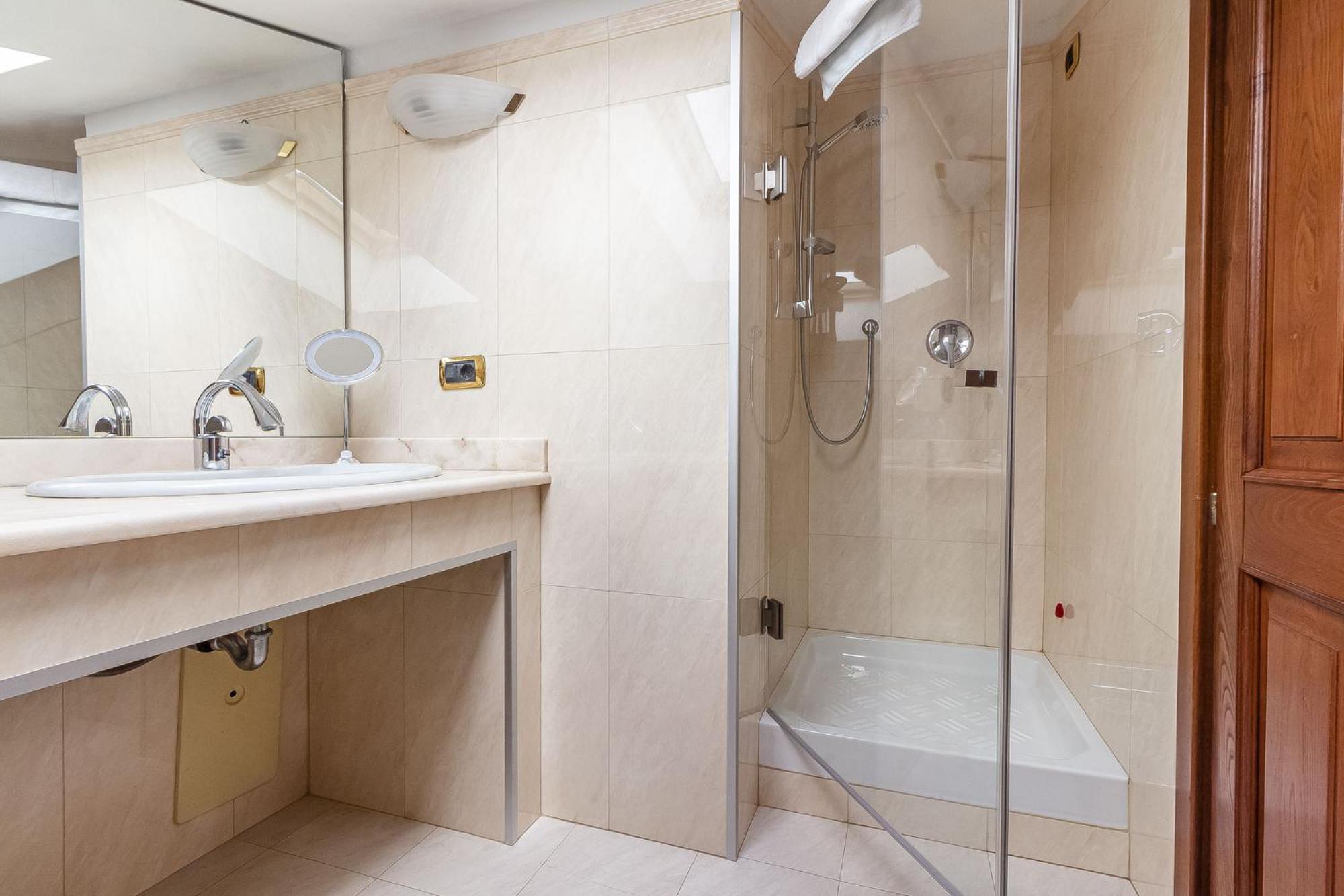 Exclusive Roth Apartments 사사리 외부 사진
